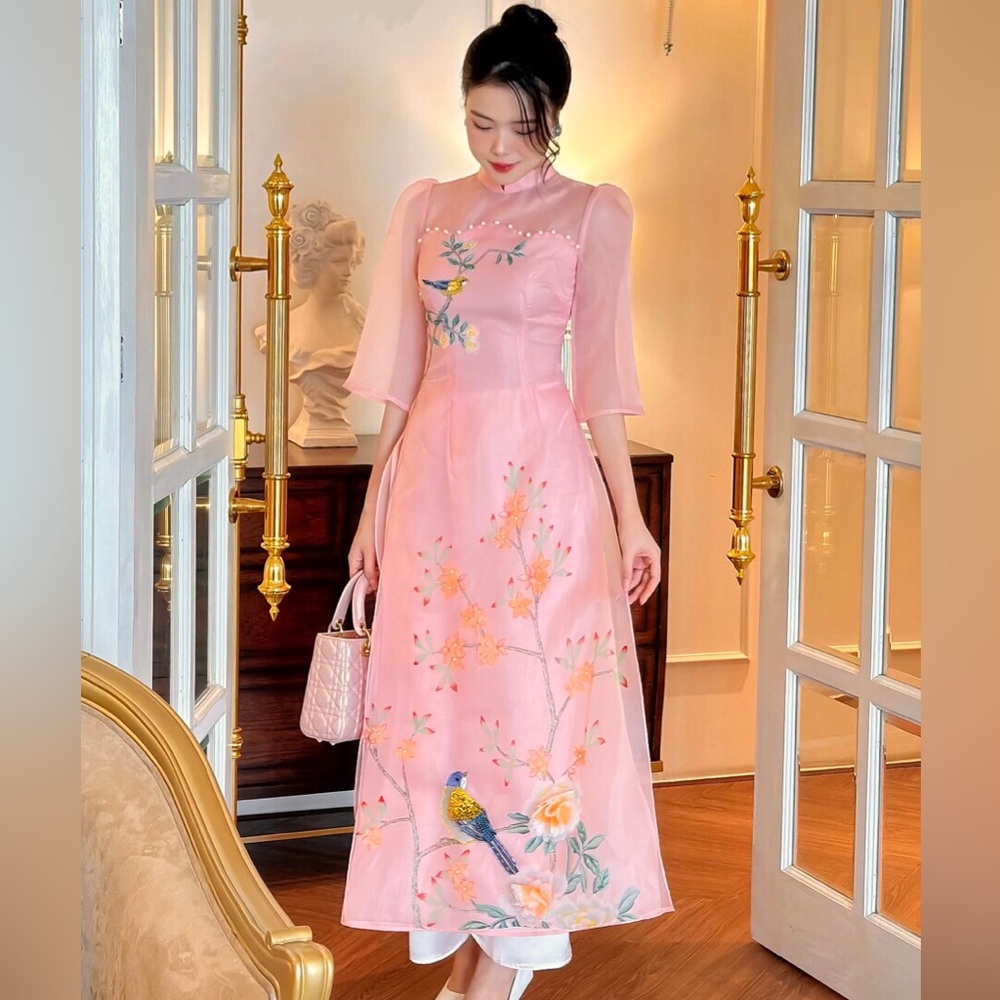 Vietnamese Áo Dài